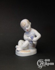 Скульптура "Мальчик с рыбкой"